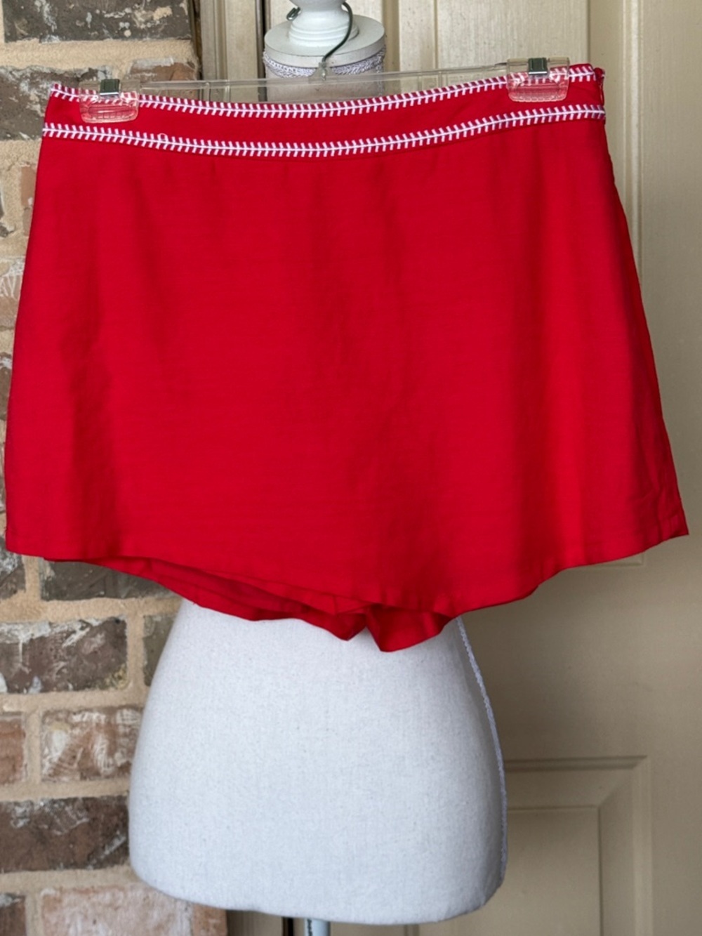 LeLe Red Linen Blend Skort White Embroidered Zigzag Trim Fully Lined Side Zip